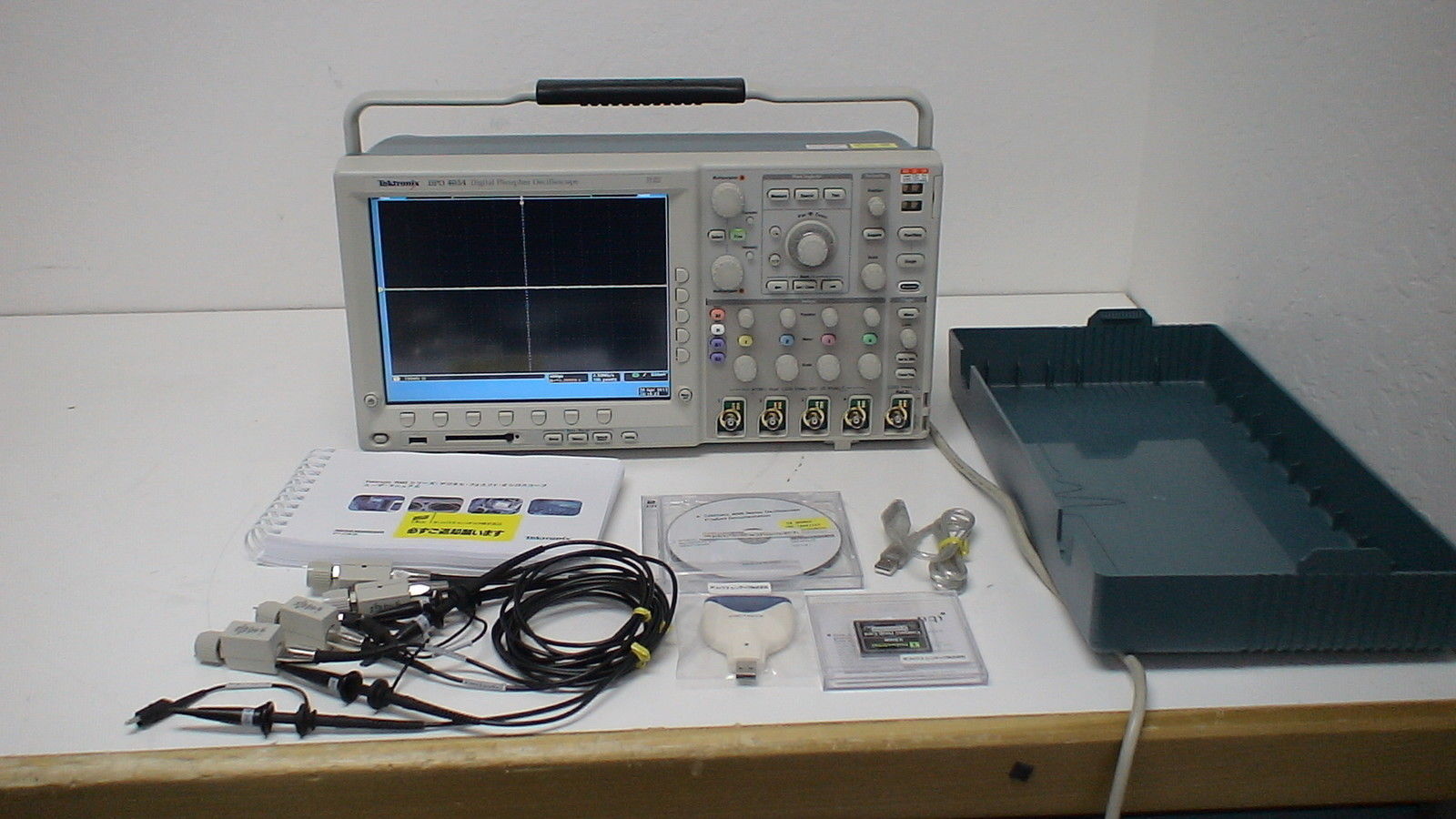 Комплект поставки Tektronix DPO4054B